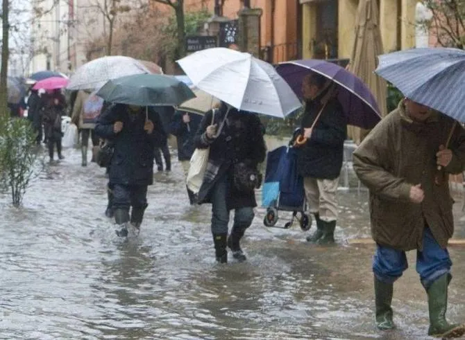 Vreme rea de Paşte: Codul galben de ploi torenţiale şi vijelii a intrat în vigoare