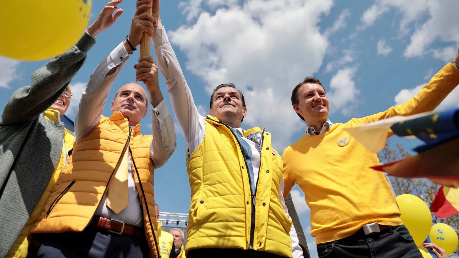 Miting PNL acasă la Dragnea. Orban: "Cu parul pe ei!"