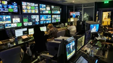 Realitatea TV, prima televiziune de știri din România.De-a lungul timpului, aspru sancţionată de CNA