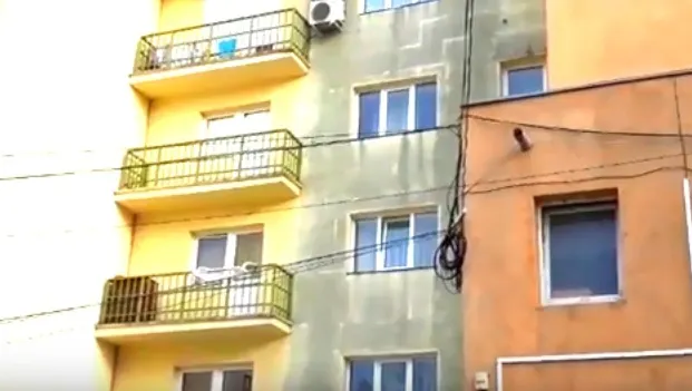 O tănără a fost găsită moartă în cadă, într-un apartament din Suceava