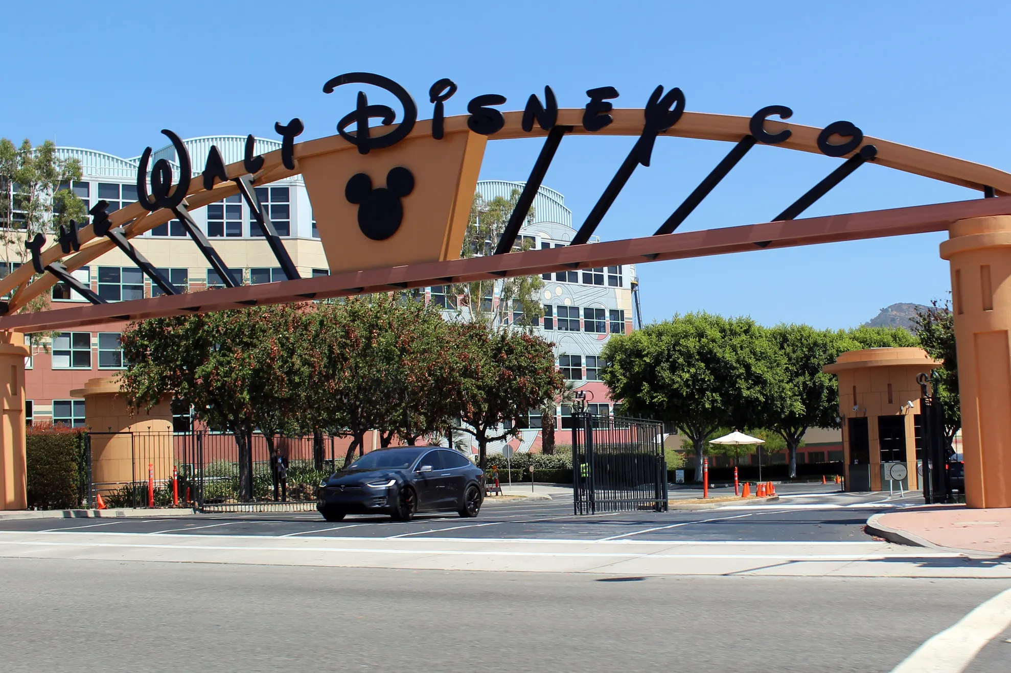 Compania Disney, dată în judecată pentru discriminare
