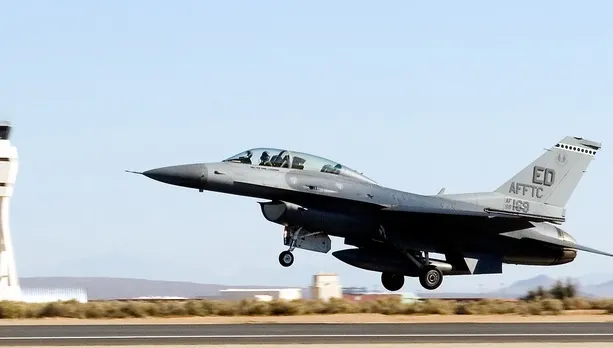 Avion F16/ Arhivă foto