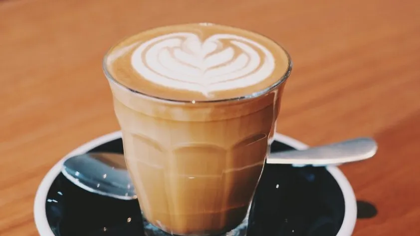 Bei cafea? Mare grijă la ce se întâmplă când renunți la acest obicei