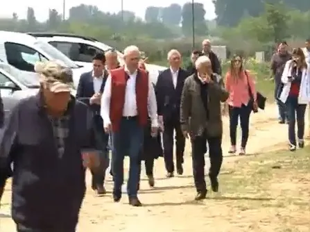 Dragnea, deranjat de Timmermans şi pe câmp (VIDEO)