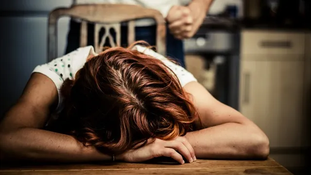 Mai multe adolescente au vorbit despre comportamentul nepotrivit al edilului