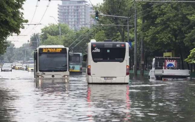 Atenționare meteo pentru București! Ploi, averse și caniculă