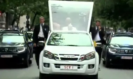 ISUZU, maşina pe care a folosit-o Papa pe post de Papamobil, în loc de Dacia Duster
