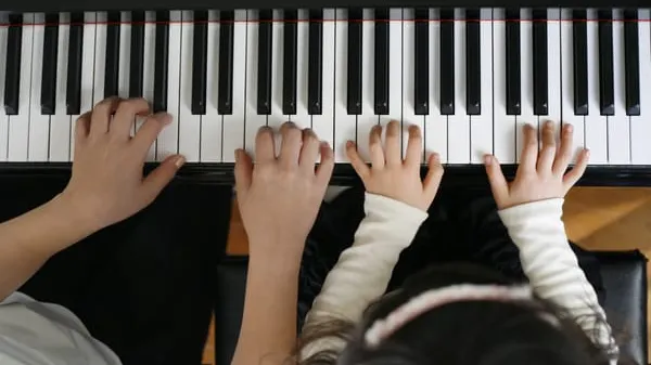 Impactul neașteptat pe care muzica îl are asupra copiilor