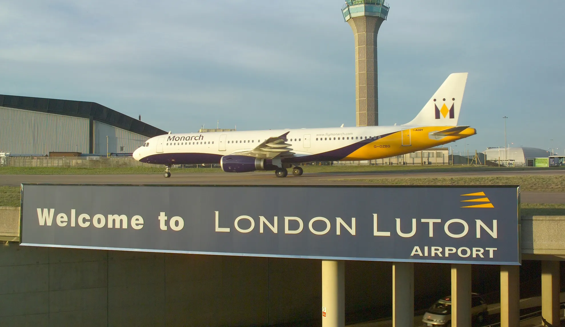 Un român beat a întârziat un avion care trebuia să decoleze de la Londra