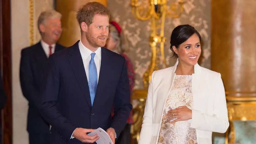 Cum arată bebelușul regal, fiul lui Harry şi al lui Meghan? 