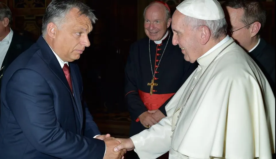Presa maghiară: Viktor Orban va încerca să exploateze vizita Papei în România