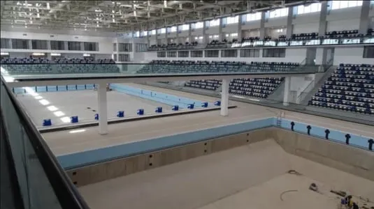 România, țara tuturor posibilităților! Piscina olimpică fără apă!
