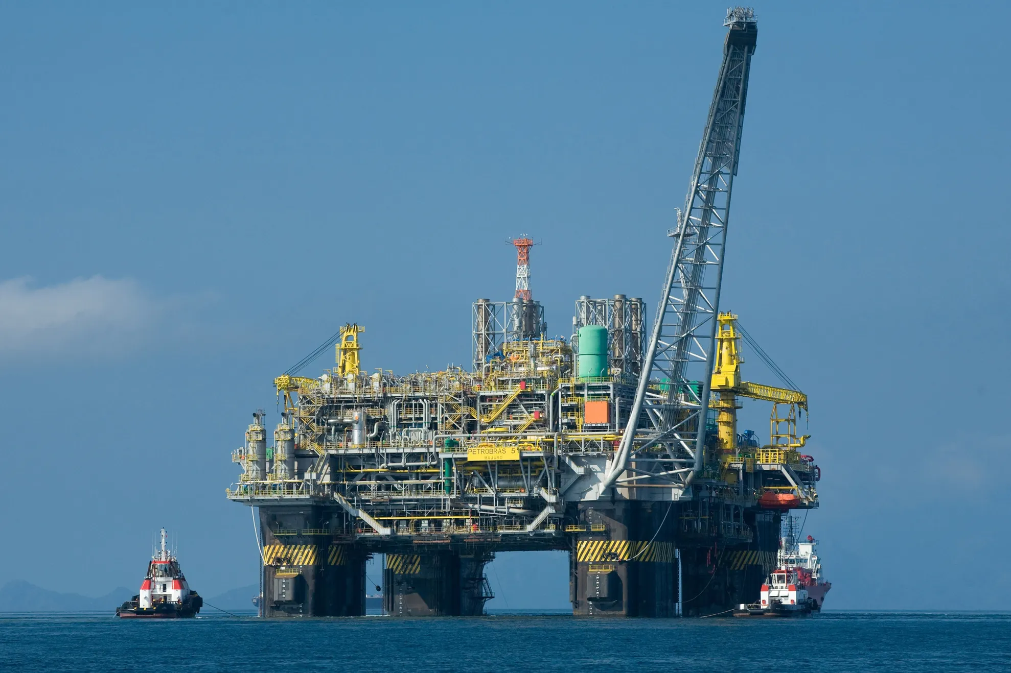 Europarlamentare 2019. Au vrut să voteze, dar n-au primit urna mobilă pe platforma petrolieră
