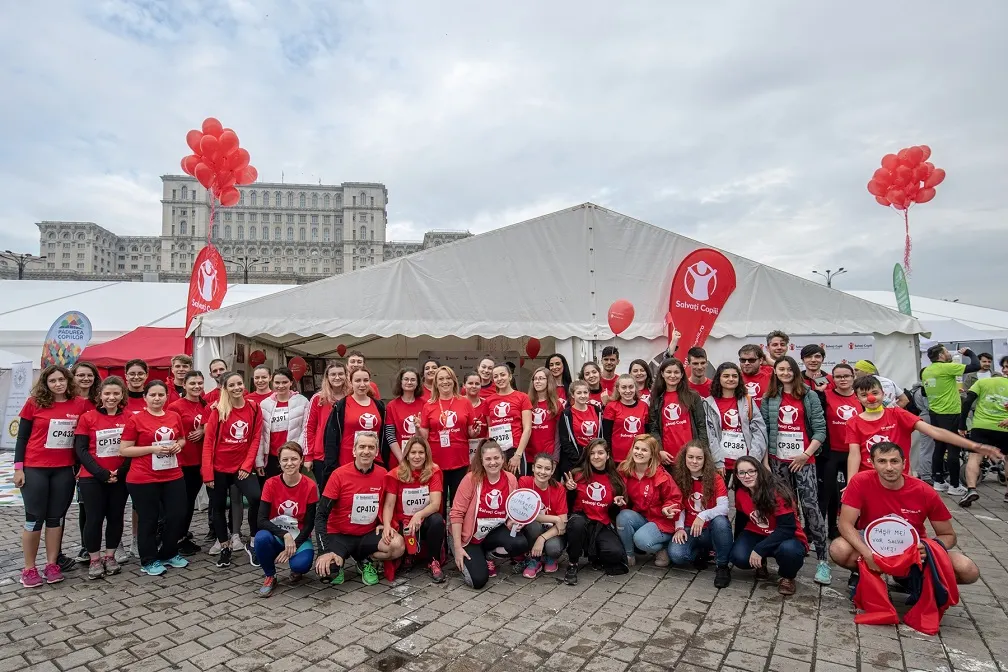 Echipa Salvați Copiii a reușit să strângă 35.000 euro la Bucharest Half Marathon 