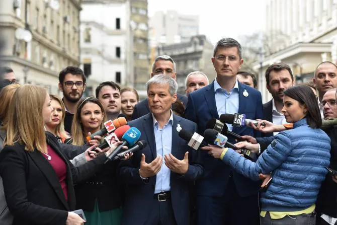 LIVE Primul miting din istoria USR