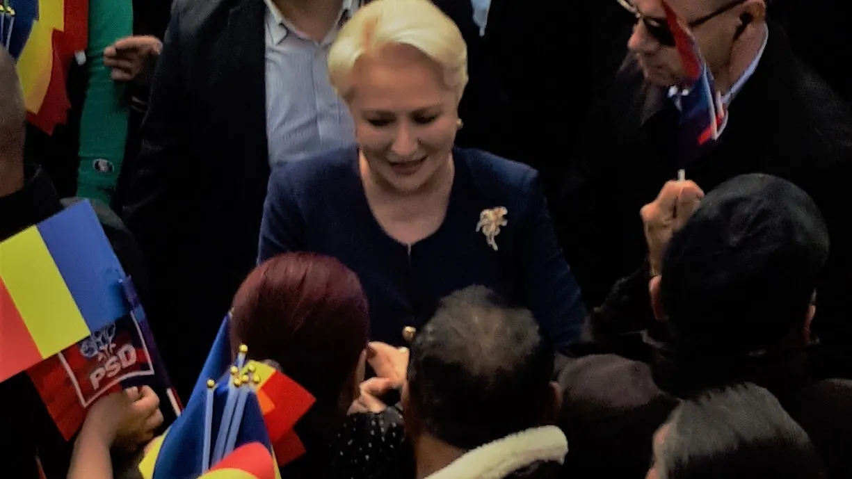 După un miting sub așteptări la Galați, șefii PSD au plecat pe ușa din spate, de teama protestelor