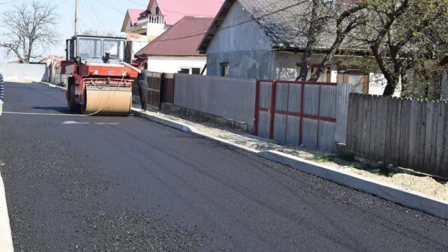 Revoltă la Brăila. Mai multe femei au blocat utilajele de decopertare a străzilor. Motivul?