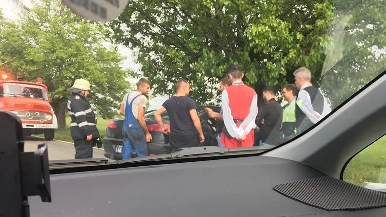 Accident cumplit în Timiș: Într-una dintre mașinile implicate se aflau și doi copilași. VIDEO
