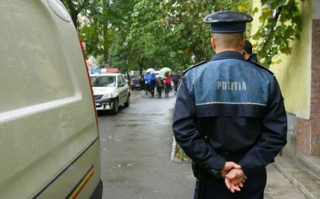Un băiat de 13 ani, AGRESAT în autobuz de un bărbat