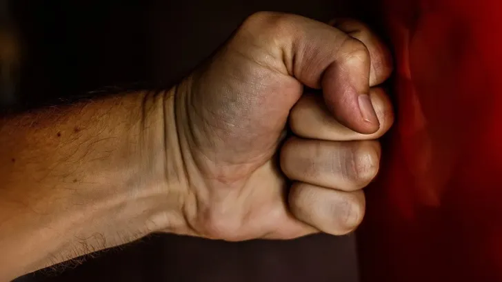 ȘOCANT! Un adolescent a ajuns la spital după ce a fost bătut de propriul tată