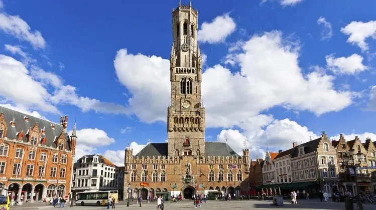 Încă un oraș european a pornit o ofensivă împotriva turiștilor