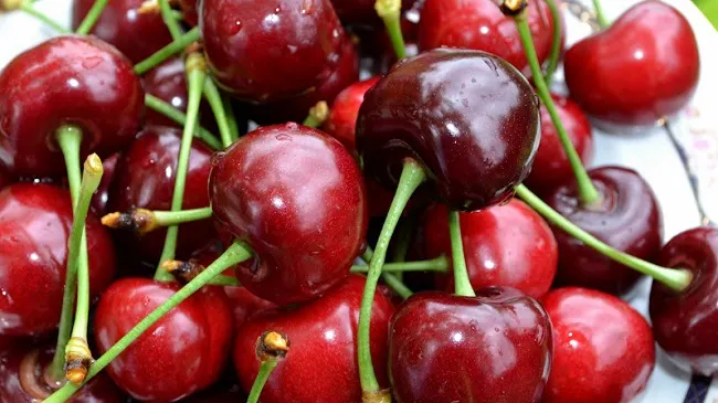 De ce e bine să consumăm cât mai multe cireșe