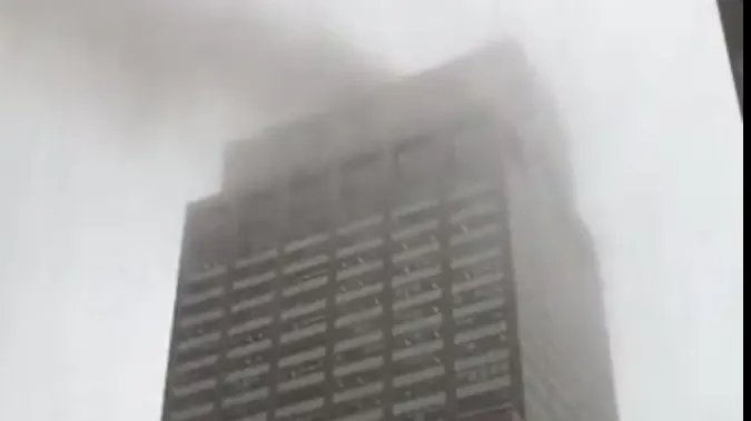 Elicopter prăbușit în centrul orașului New York. Imagini ca la coșmarul 911