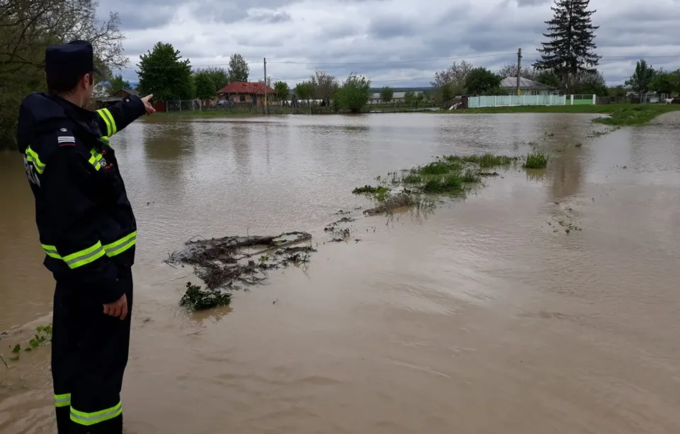 Cod portocaliu de inundaţii, pe râuri din 23 de judeţe