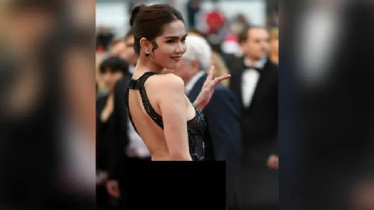 Modelul care a venit fără lenjerie intimă la Cannes