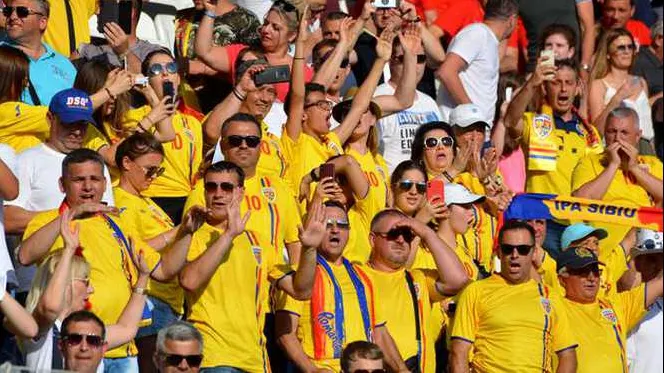 4 suporteri români au leșinat în timpul meciului România - Germania din cauza căldurii