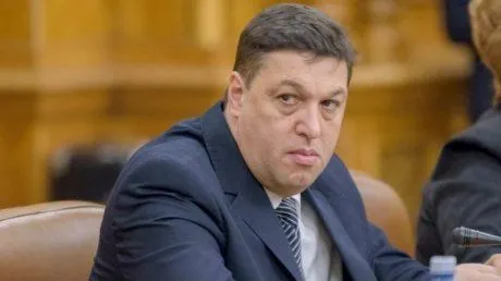 Scandal în PSD şi ALDE: Viorica Dăncilă chemată să dea explicaţii pentru susţinerea lui Isărescu