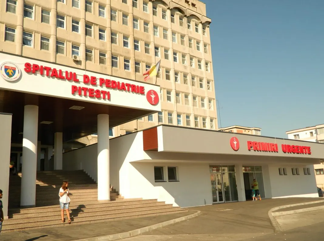 10 copii cu suspiciune de toxiinfecție alimentară într-o tabără din Argeş