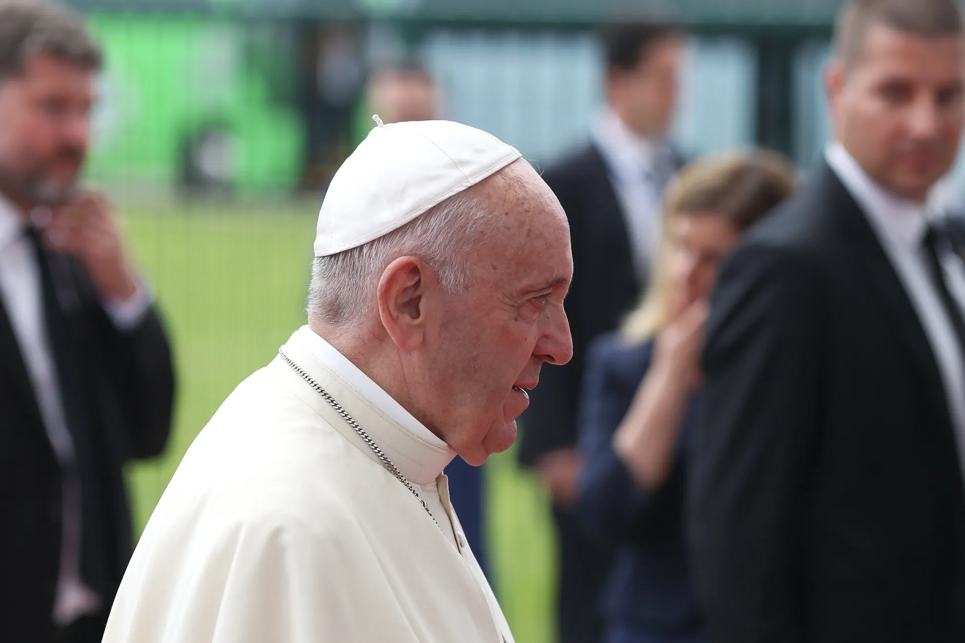 De ce a tăiat SPP-ul veștmântul purtat de Papa Francisc în secuime