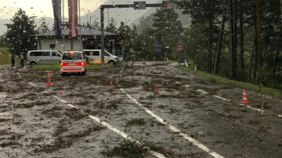 Vreme nebună în Europa. Fenomene extreme, imagini dramatice surprinse duminică