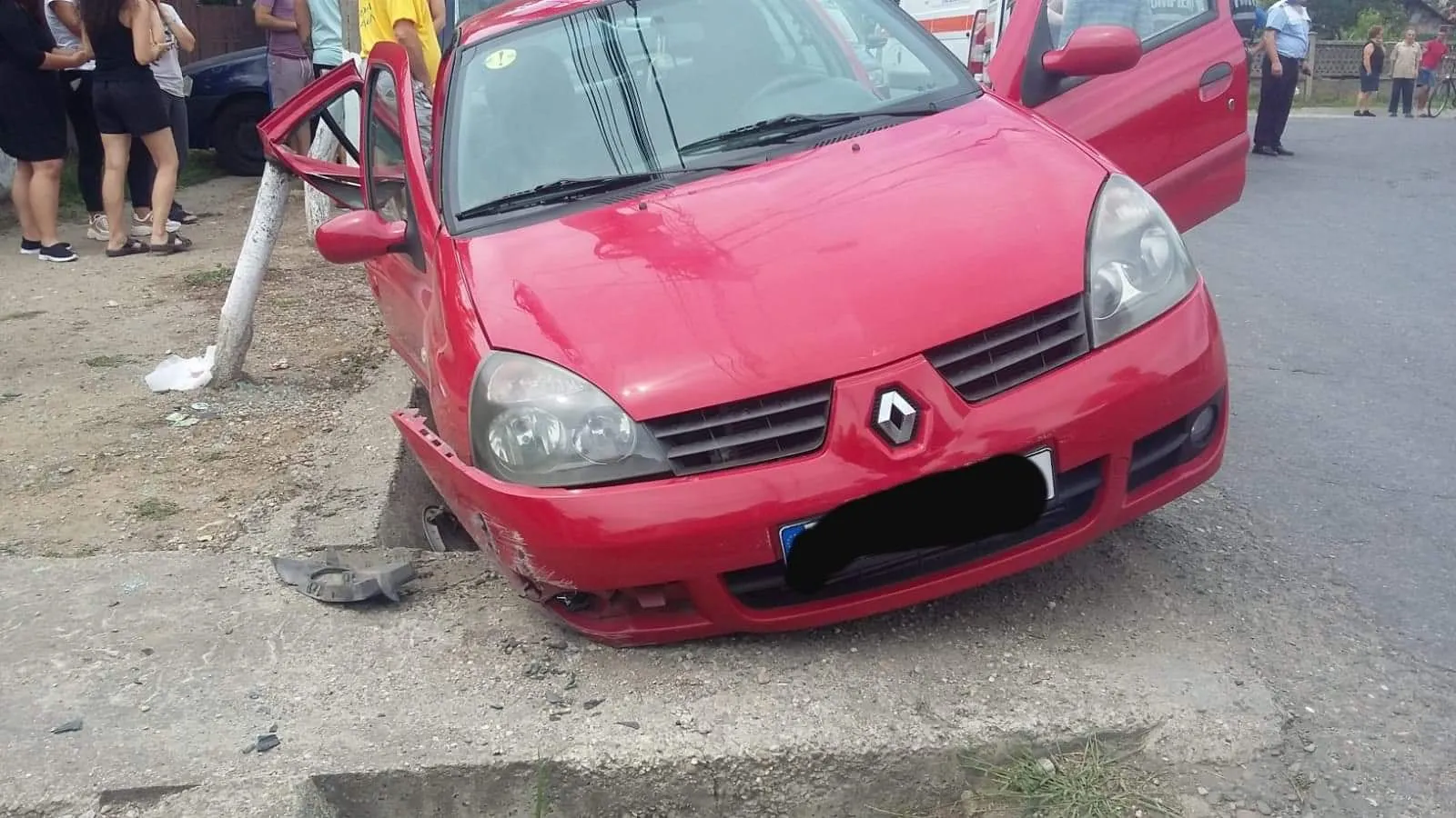 Doi copii răniți, într-un accident produs de o șoferiță din Capitală
