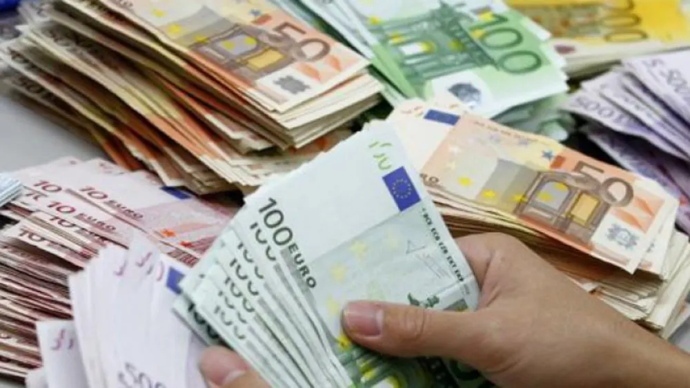 Ce amendă riscă România după netranspunerea Directivei UE privind spălarea banilor?