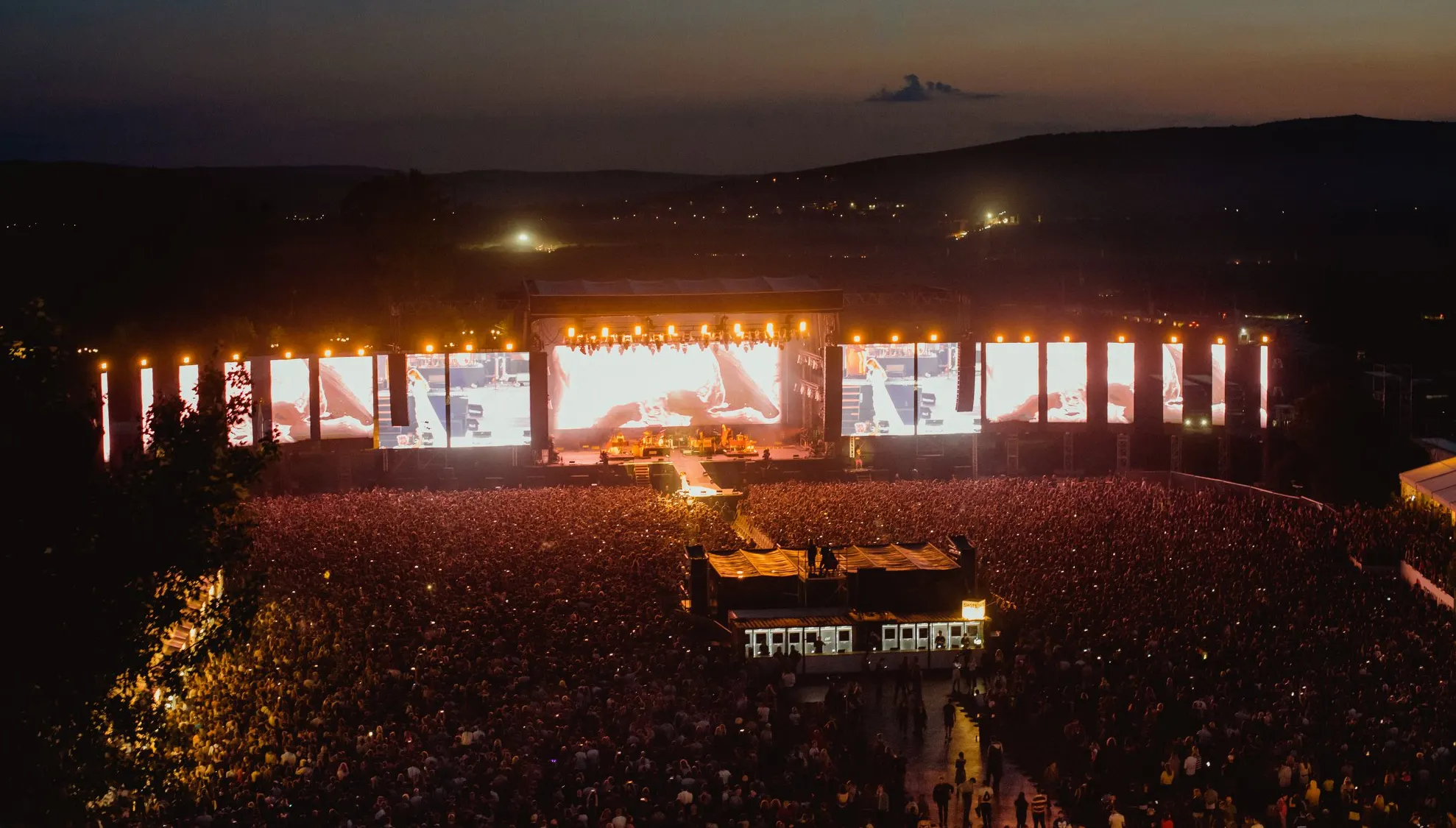 DJ-ul Tommy Cash, INTERZIS la Electric Castle, după ce a adus pe scenă o manea a lui Adi Minune