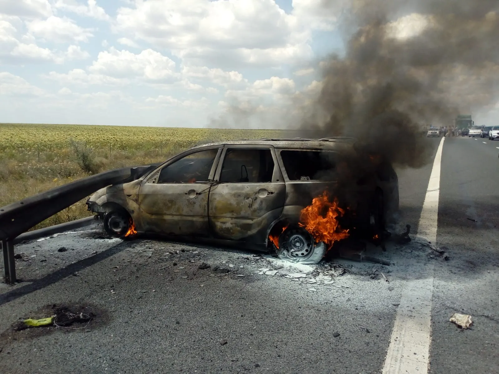 VIDEO Autoturism în flăcări pe autostrada A2. Traficul rutier, blocat