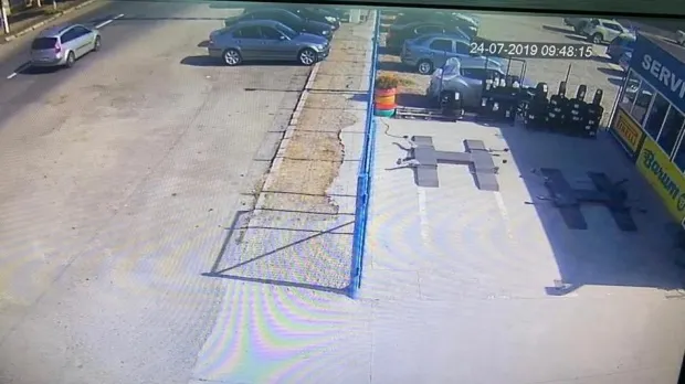 Momentul în care Alexandra Măceșanu s-a urcat în mașina lui Gheorghe Dincă, surprins pe camere