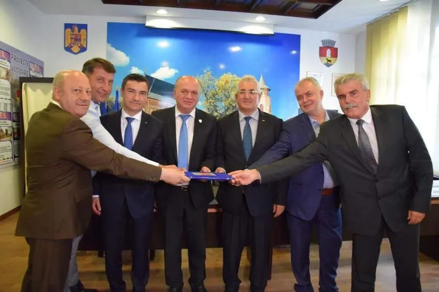 Primarii din Moldova bat cu pumnul în masă: Teodorovici a jefuit bugetele locale