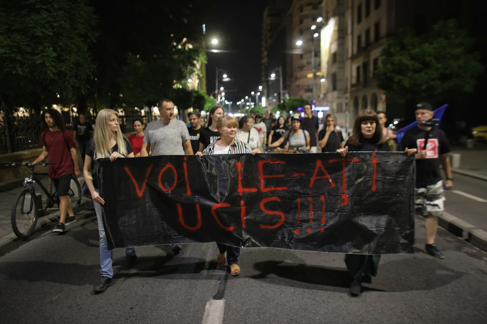 Protest în Piața Victoriei după înregistrările dintre Alexandra și 112: ”Voi le-ați UCIS!”