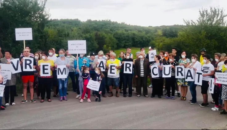  Protest zilnic al locuitorilor din Băicoi împotriva poluării aerului 