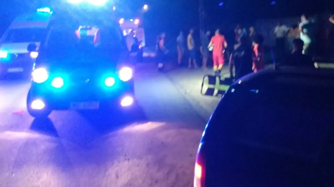Un şofer începător a distrus alte două maşini de pe marginea drumului