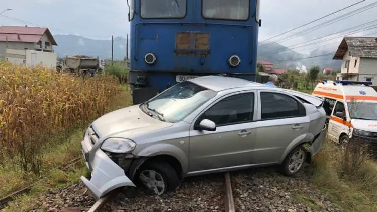 Accident feroviar, la Dej: mașină spulberată de tren