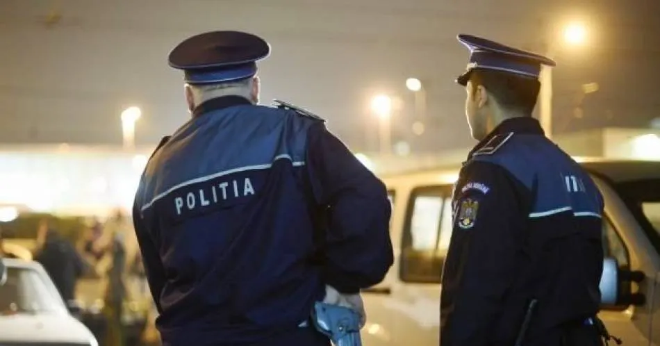 Bărbat reținut pentru ultraj după ce a lovit un polițist