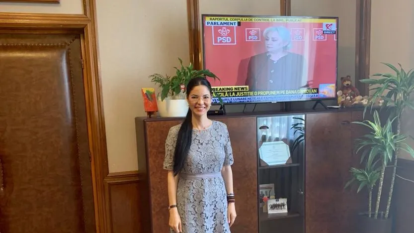 Ana Birchall a negat că a fost la Cotroceni. Televizorul din MJ era pe Realitatea TV :)