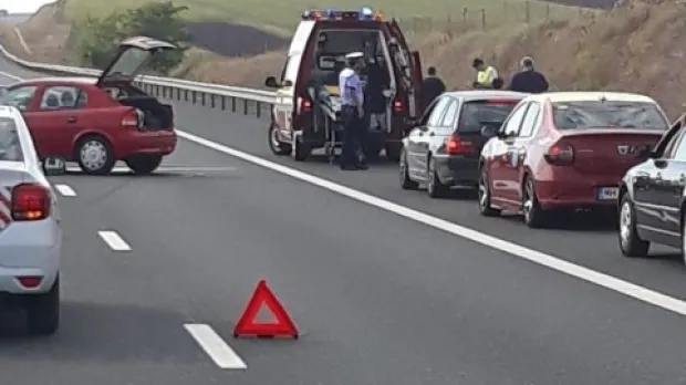 Accident în drumul spre mare: trafic restricţionat pe A2, din cauza unui carambol