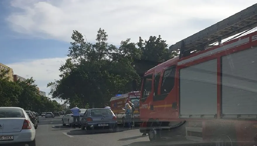 Accident pe un bulevard intens circulat din Timișoara: 5 victime