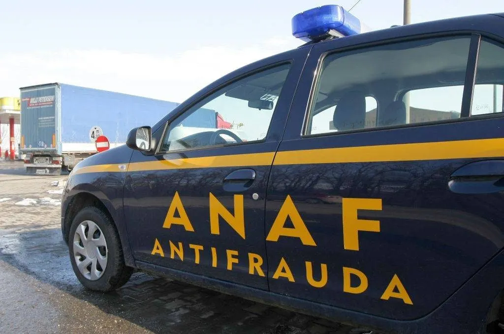 Doi foşti inspectori din cadrul ANAF, trimişi în judecată