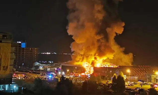 Club de lux din Mamaia, mistuit de flăcări. Fostul Bamboo a ars din cauza unui aragaz